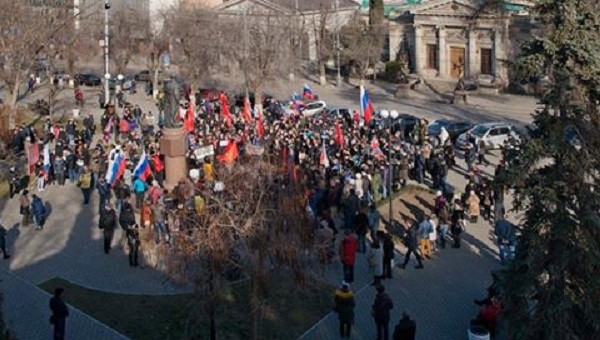 Севастополь оккупированный Крым митинг в поддержку днр лнр