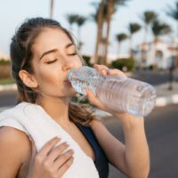 Рутина, яка працює: 7 простих кроків, щоб привчити себе пити воду щодня