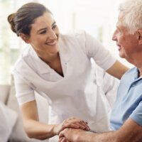 Безпека в будинку для людей похилого віку: системи, правила, профілактика