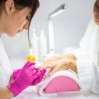 Як знайти клієнтів на манікюр: 12 місць, де реально шукати запис щодня