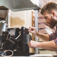 Як часто обслуговувати кавомашину: графік догляду та чек-листи